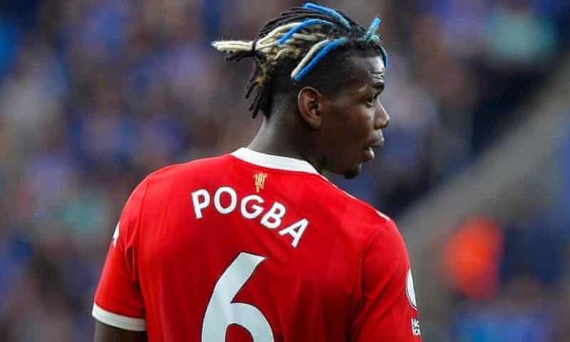 Řez v Manchesteru: skončilo šest hráčů včetně Pogby. United za něj nedostanou ani libru
