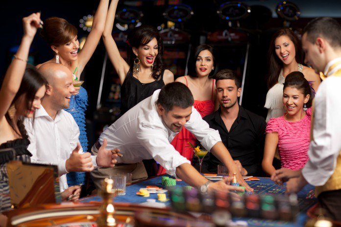 Existují hry online pro dva v online casinu? Zkuste multiplayer casino!