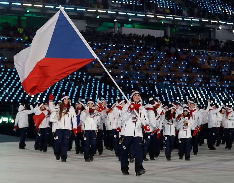 Při zahájení olympiády ponesou českou vlajku hokejistka Mills s krasobruslařem Březinou