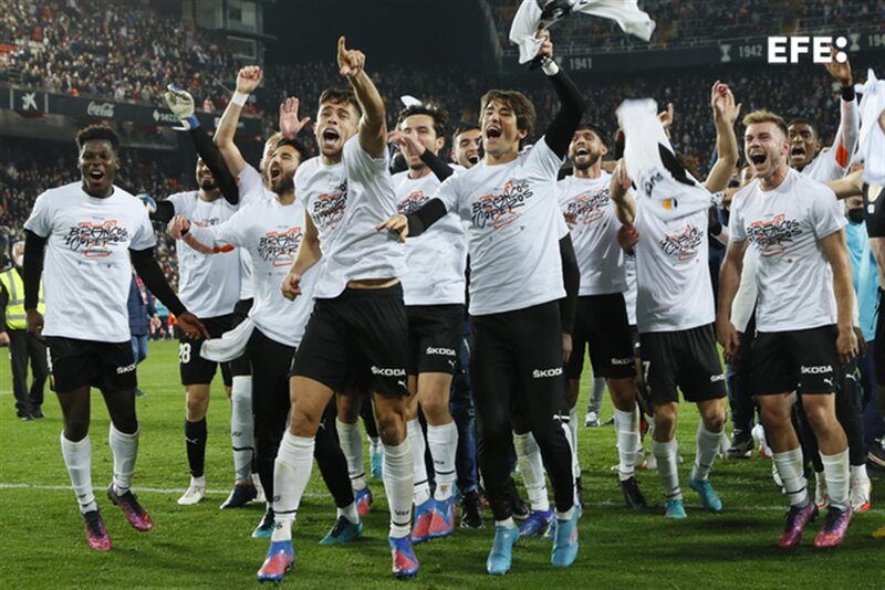 Hráči Valencie slavící postup do finále Copy del Rey