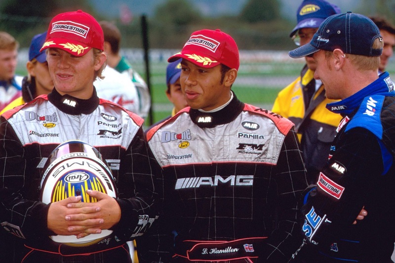 Rosberg s Hamiltonem po závodech motokár v roce 2001