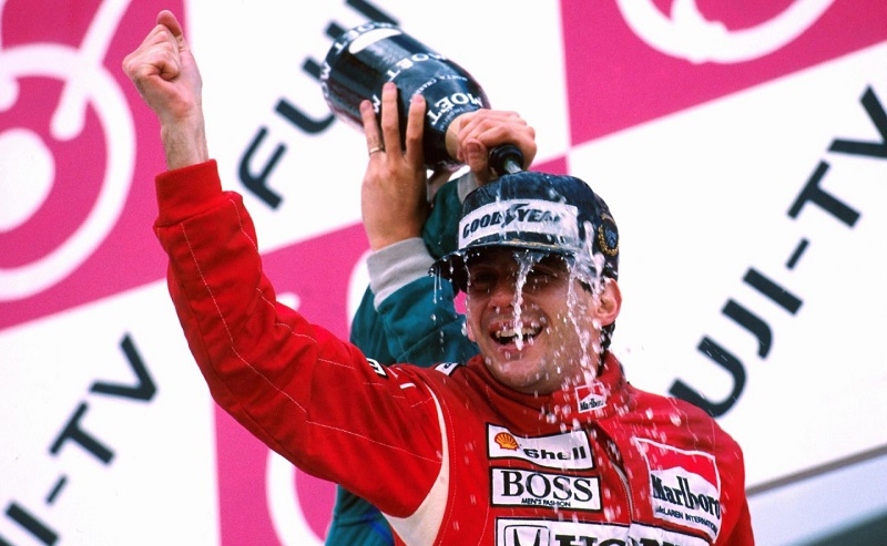 V roce 1988 oslavil Senna první titul mistra světa 