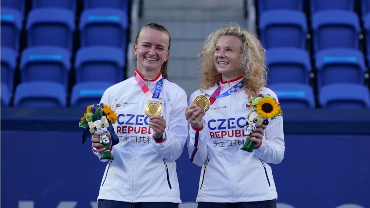 Krejčíková se Siniakovou se zlatými olympijskými medailemi