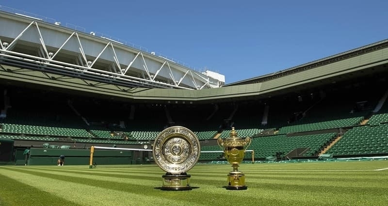 Trofej pro vítěze ženské a mužské dvouhry ve Wimbledonu